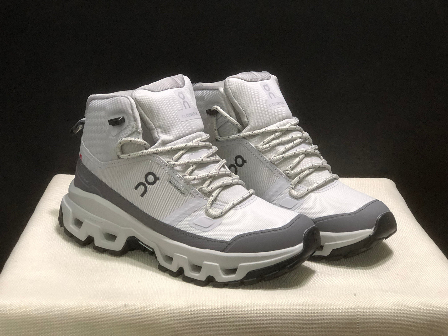 Cloudrock "White-Grey"