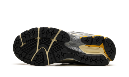 1906R "Metallic Silver Yellow"