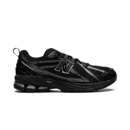1906R "Black/Silver