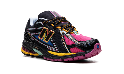 1906R "Black/Pink"